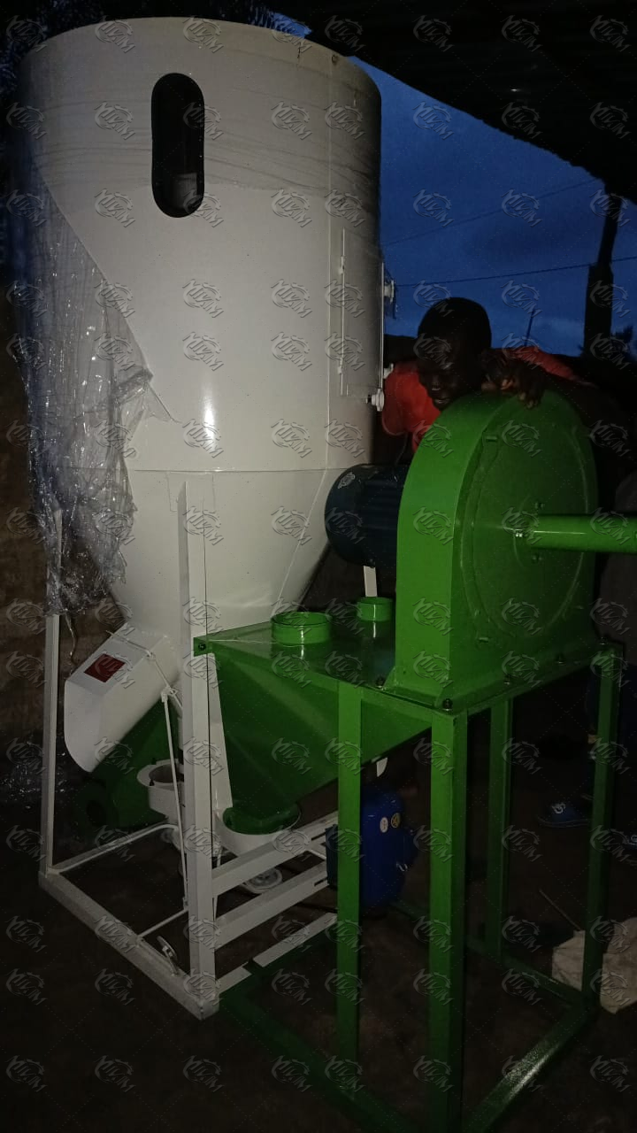 最新の会社の事例について Nigeria Customer Case: 300–350 kg/h Dry Type floating fish feed pellet extruder machine Successfully Delivered