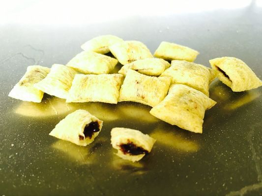 熱い販売の中心の満ちる軽食堂のパフの軽食突き出るライン