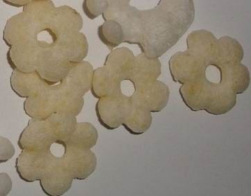 シャキッとしたトウモロコシのパフの軽食機械双生児ねじ大豆の米の押出機のステンレス鋼材料