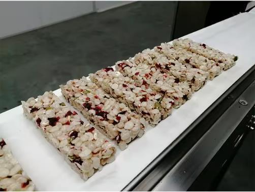 高効率クリスピーパフスナック焙煎大麦シリアルバーマシン